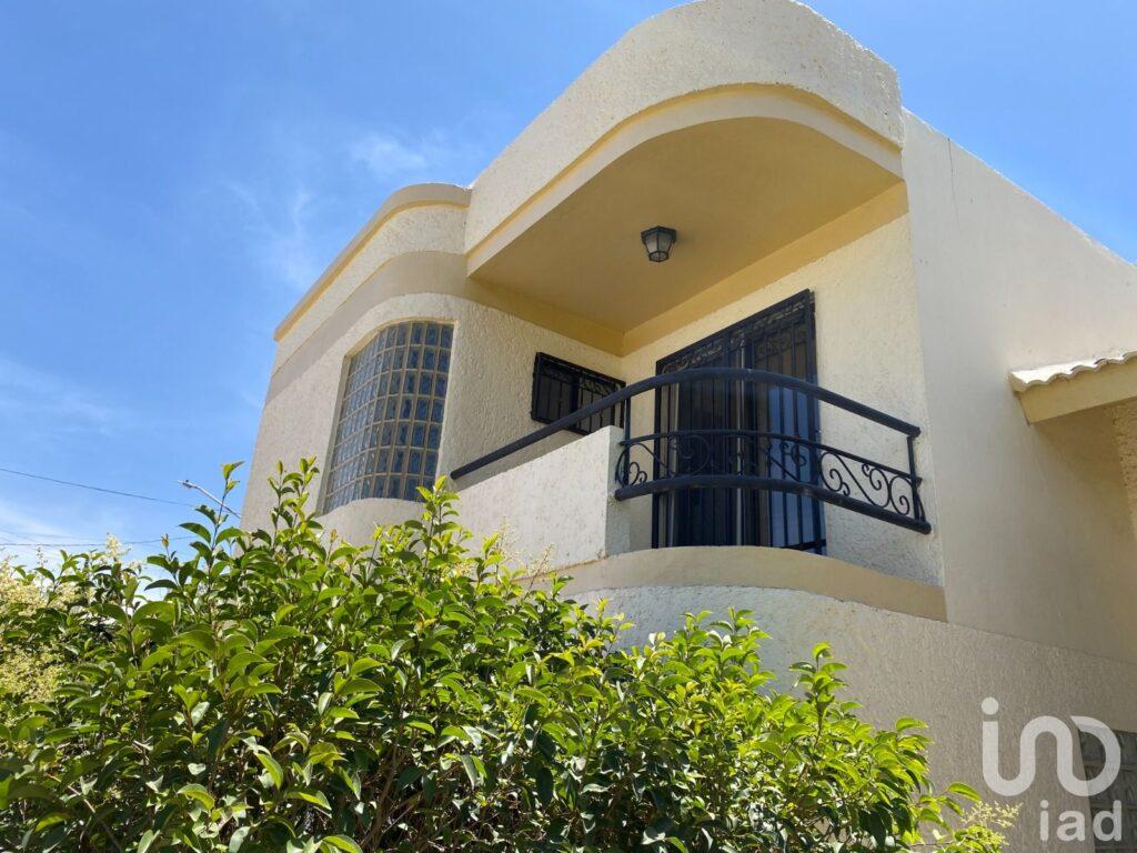 CASA EN VENTA EN EL CAMPANARIO