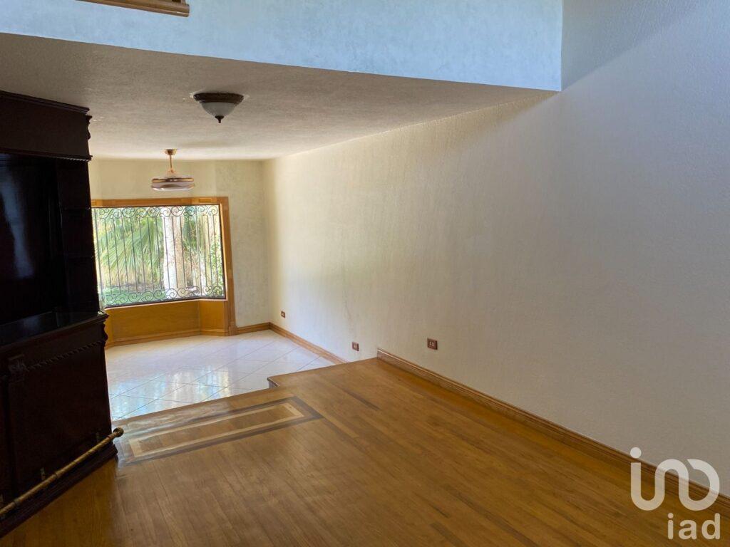 CASA EN VENTA EN EL CAMPANARIO