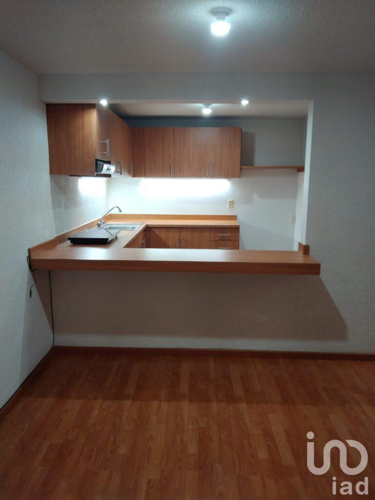 SE VENDE CASA EN INFONAVIT CAMELINAS ATRAS DEL IMSS CAMELINAS