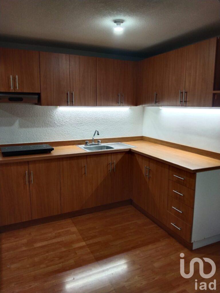 SE VENDE CASA EN INFONAVIT CAMELINAS ATRAS DEL IMSS CAMELINAS