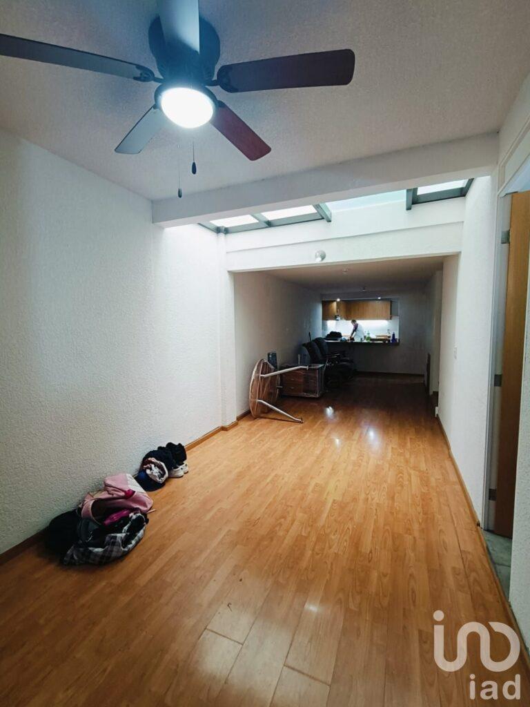 SE VENDE CASA EN INFONAVIT CAMELINAS ATRAS DEL IMSS CAMELINAS