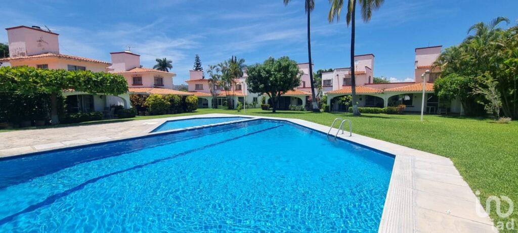 Casa amueblada en renta Villas 1 Xochi, con alberca y seguridad, 50 min de CDMX