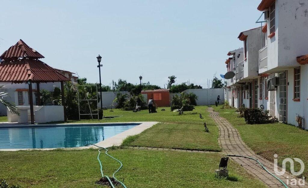 VENTA DE CASA EN FRACCIONAMIENTO JOYAS DEL MARQUEZ , ACAPULCO GUERRERO