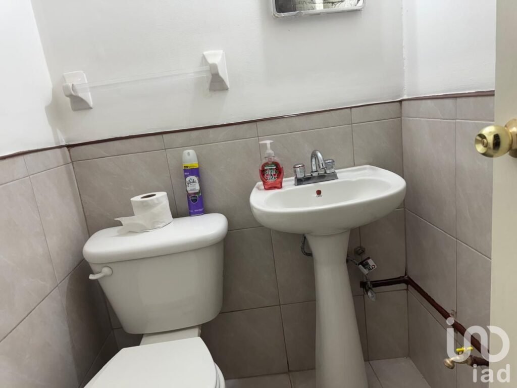 Se Renta Local de 3 niveles, Zona Centro Cd Juarez, Chihuahua