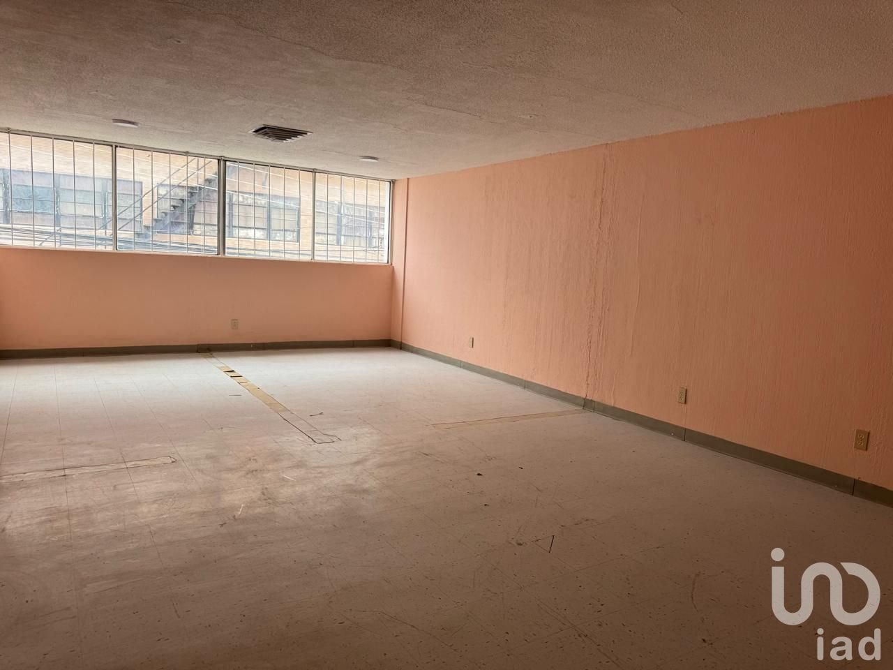 Se Renta Local de 3 niveles, Zona Centro Cd Juarez, Chihuahua