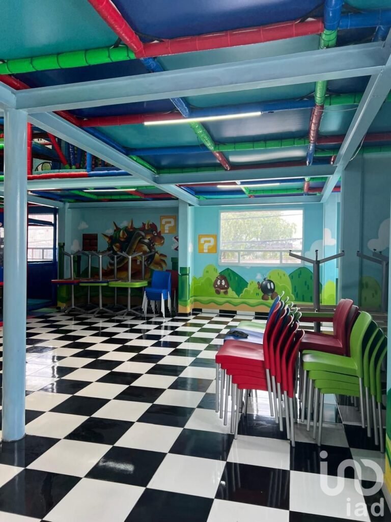 VENTA DE SALON DE FIESTAS INFANTILES CON AREA COMERCIAL EN ECATEPEC