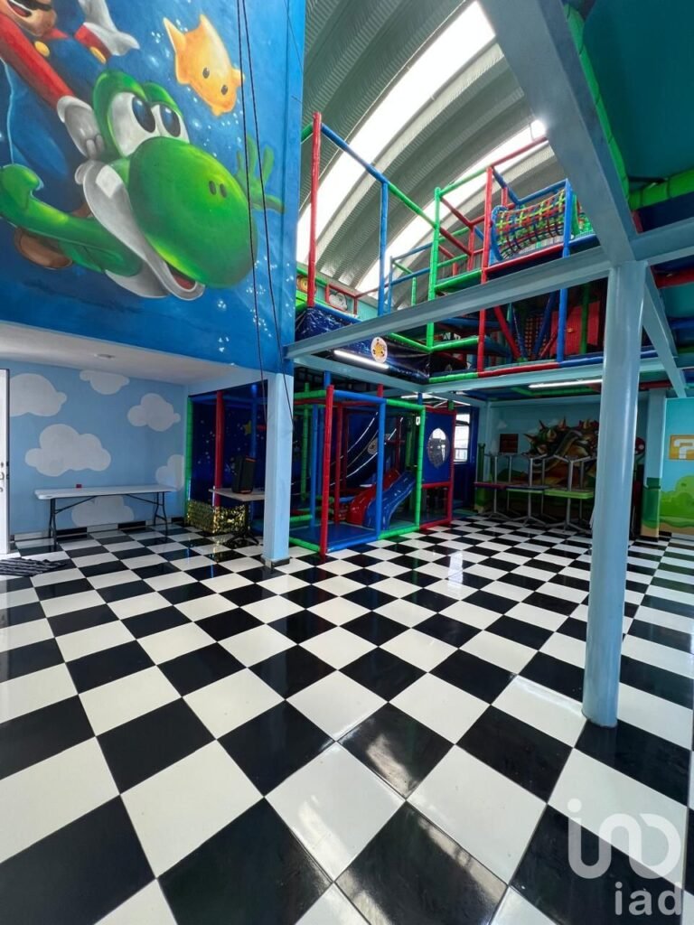 VENTA DE SALON DE FIESTAS INFANTILES CON AREA COMERCIAL EN ECATEPEC