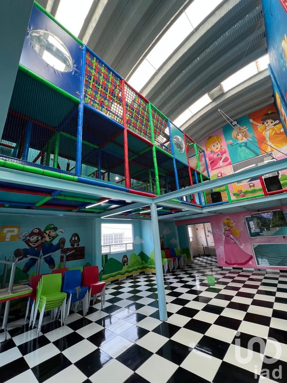 VENTA DE SALON DE FIESTAS INFANTILES CON AREA COMERCIAL EN ECATEPEC