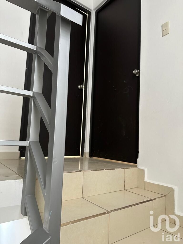 RENTA DE CASA EN PRIVADA BOSQUES DEL RIO