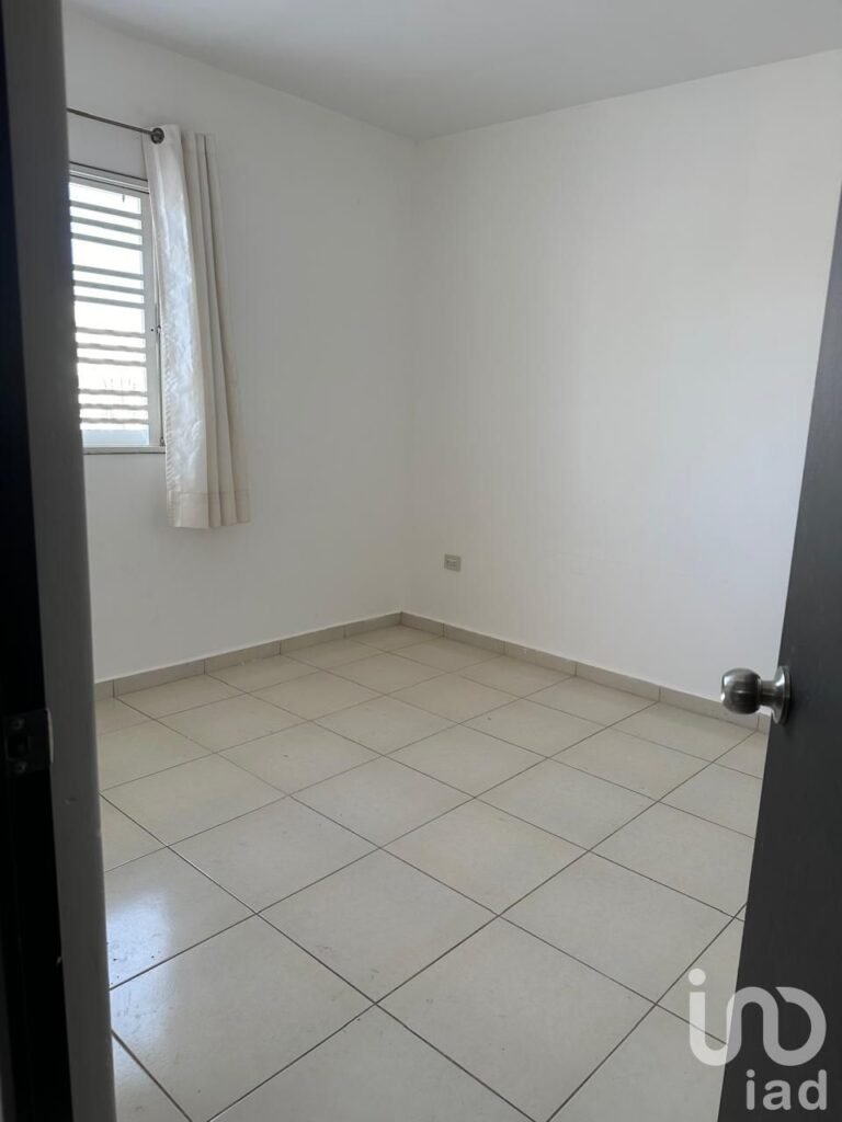 RENTA DE CASA EN PRIVADA BOSQUES DEL RIO