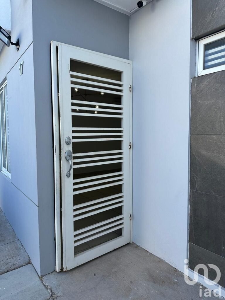 RENTA DE CASA EN PRIVADA BOSQUES DEL RIO