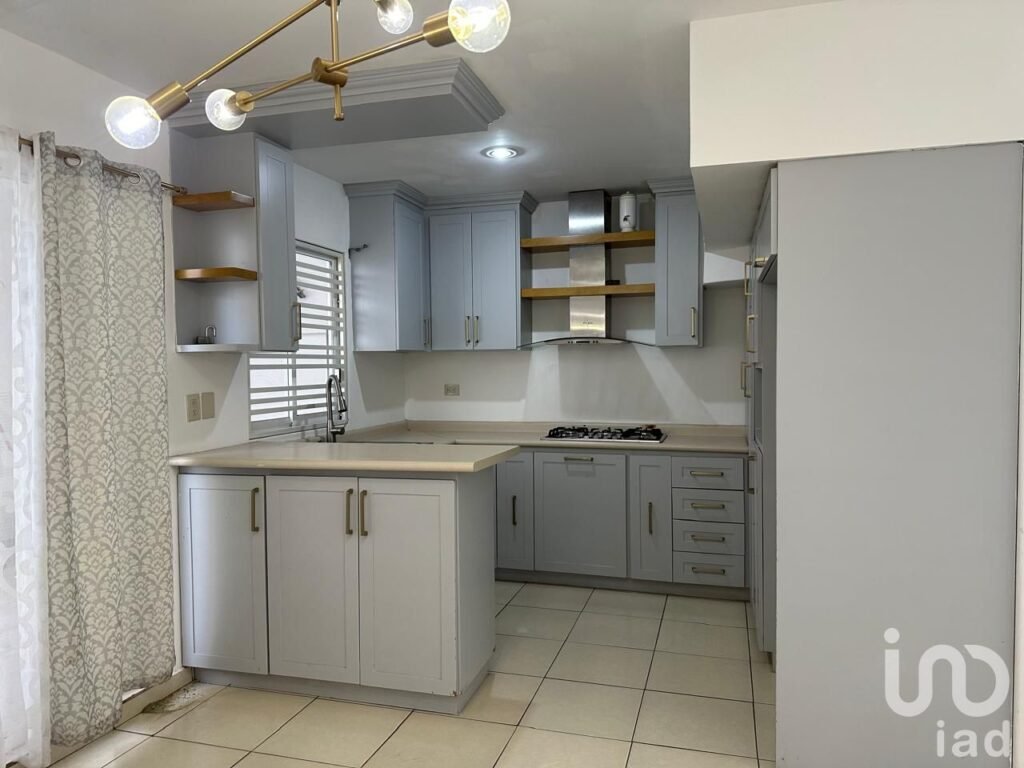 RENTA DE CASA EN PRIVADA BOSQUES DEL RIO