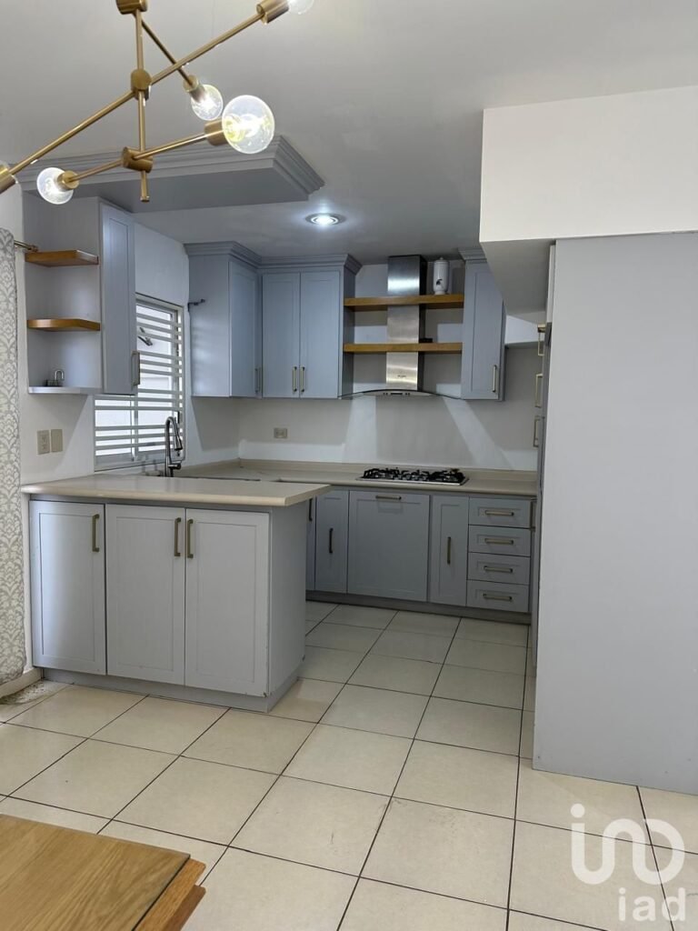 RENTA DE CASA EN PRIVADA BOSQUES DEL RIO