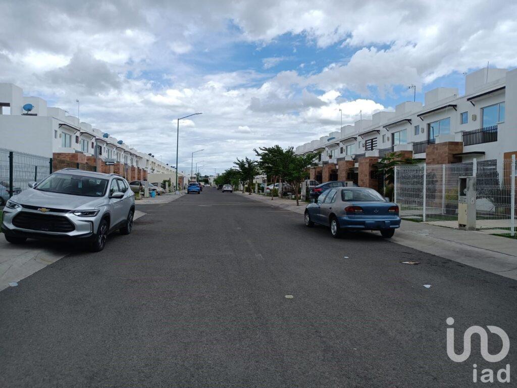 CASA EN VENTA EN REAL ARBOLEDAS, IRAPUATO GTO.