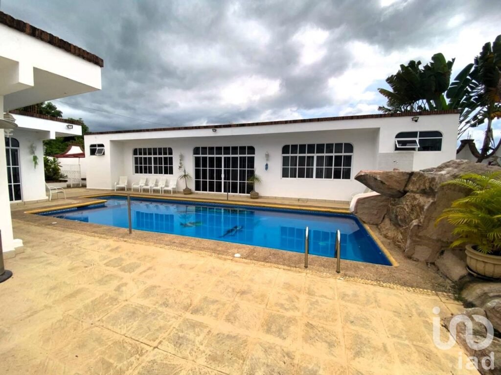 Casa de descanso, ubicación estratégica,cerca de autopista Jala-Vallarta ideal para vivir e invertir