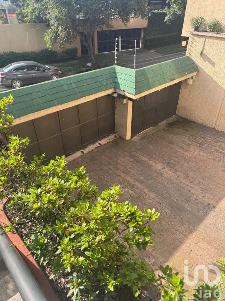 CASA BOSQUES DE LAS LOMAS