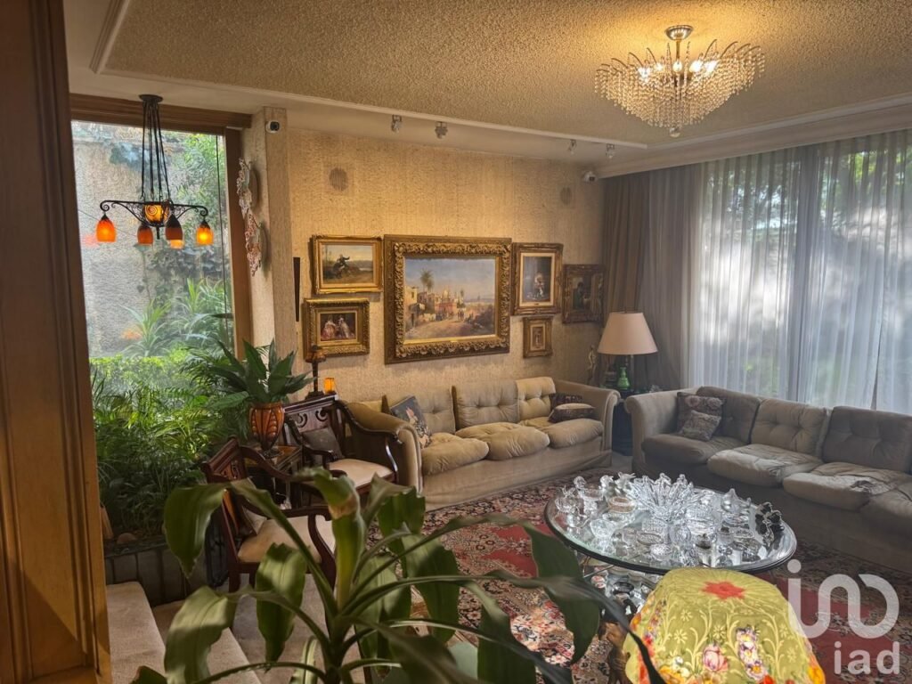 CASA BOSQUES DE LAS LOMAS