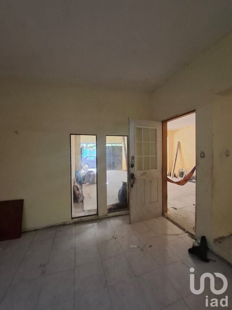 MUY AMPLIA PROPIEDAD EN FRACC PEDREGALES DE LINDAVISTA, MERIDA, YUCATAN