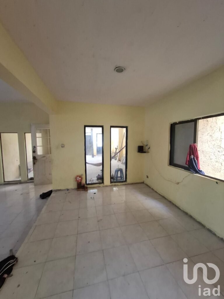 MUY AMPLIA PROPIEDAD EN FRACC PEDREGALES DE LINDAVISTA, MERIDA, YUCATAN