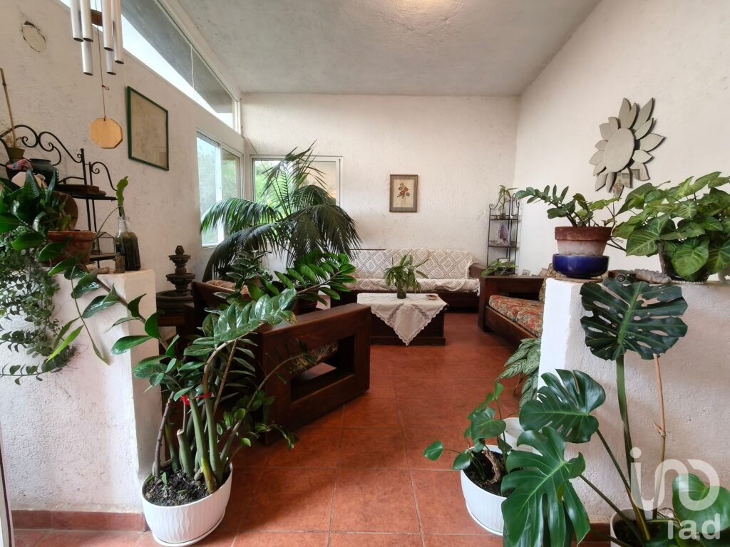 Casa en venta en Chisco, Tepoztlán con amplio jardín.