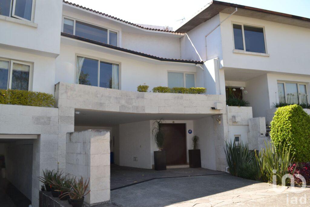 Casa en venta, Lomas Anàhuac Huixq. 4 habitaciones doble filtro de seguridad