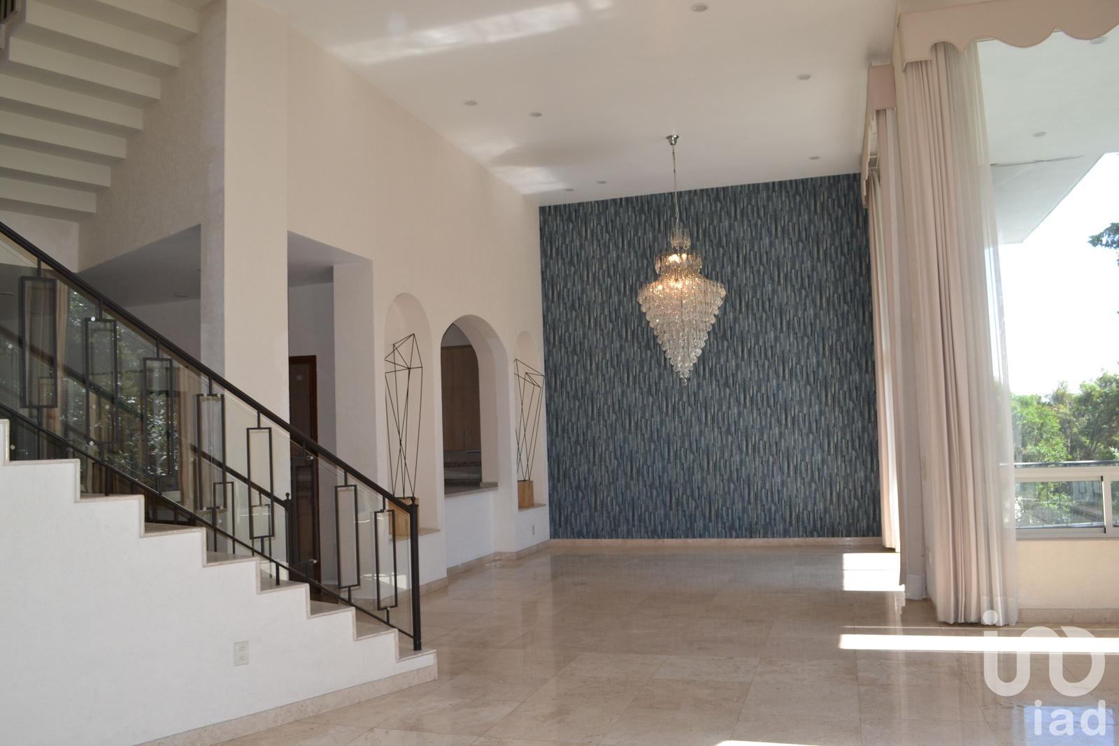 Casa en venta, Lomas Anàhuac Huixq. 4 habitaciones doble filtro de seguridad