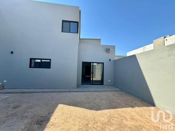 Casa en Venta Zona Dorada, Privada Villas San Ángel, recién construida con Recámara en planta baja