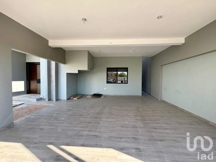 Casa en Venta Zona Dorada, Privada Villas San Ángel, recién construida con Recámara en planta baja
