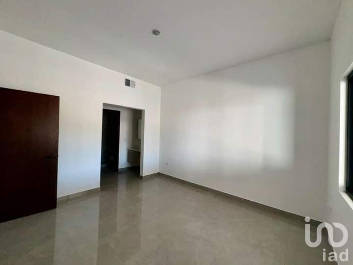 Casa en Venta Zona Dorada, Privada Villas San Ángel, recién construida con Recámara en planta baja