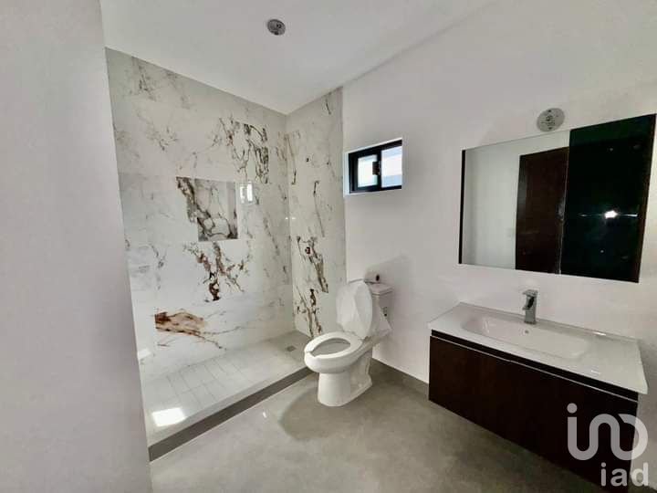 Casa en Venta Zona Dorada, Privada Villas San Ángel, recién construida con Recámara en planta baja