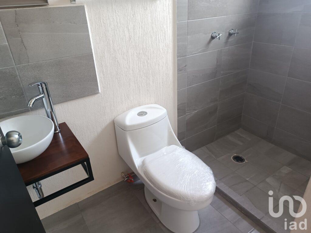 Casa 3 hab 1.5 baños Ventanales Santa María Celaya, Cercania a puertas,Industrial, gamesa, sabritas.