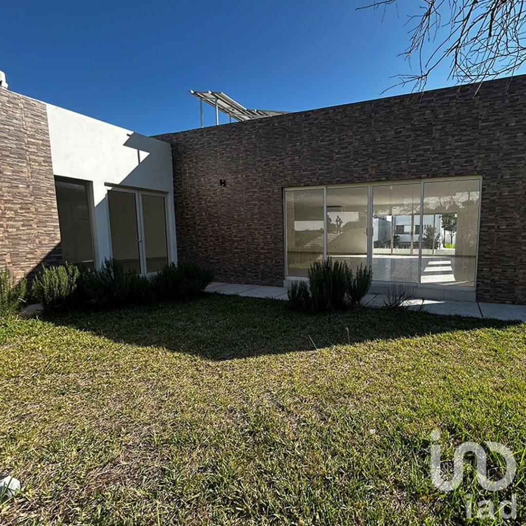 Casa de 3 Niveles en Venta – Balcones de San Patricio, Escobedo N.L.