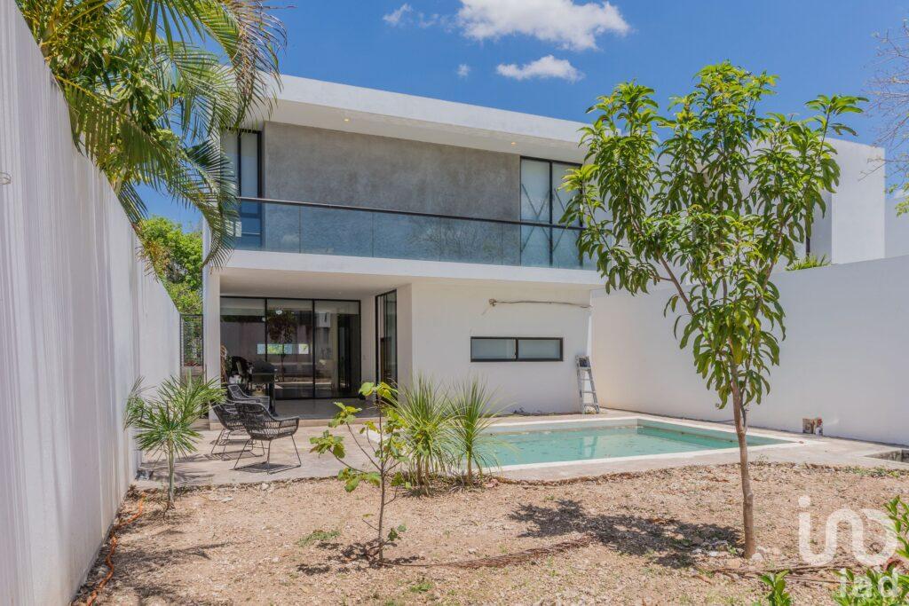 CASA EN VENTA DENTRO RESIDENCIAL AL NORTE DE LA CIUDAD DE MERIDA YUCATAN