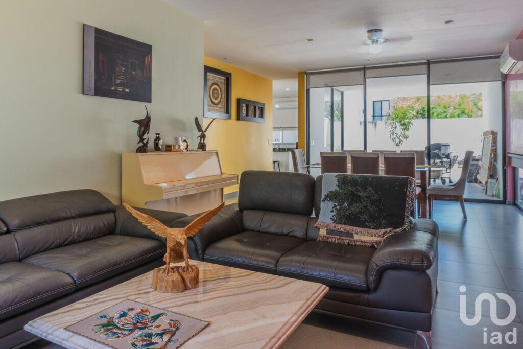 CASA EN VENTA DENTRO RESIDENCIAL AL NORTE DE LA CIUDAD DE MERIDA YUCATAN