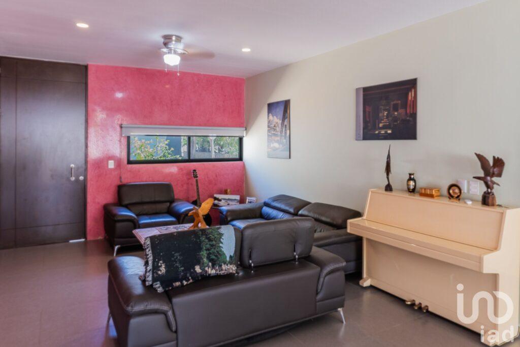 CASA EN VENTA DENTRO RESIDENCIAL AL NORTE DE LA CIUDAD DE MERIDA YUCATAN