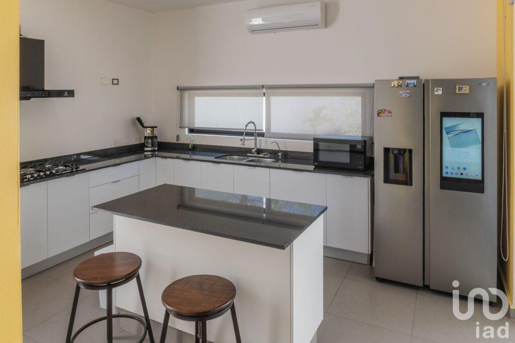 CASA EN VENTA DENTRO RESIDENCIAL AL NORTE DE LA CIUDAD DE MERIDA YUCATAN