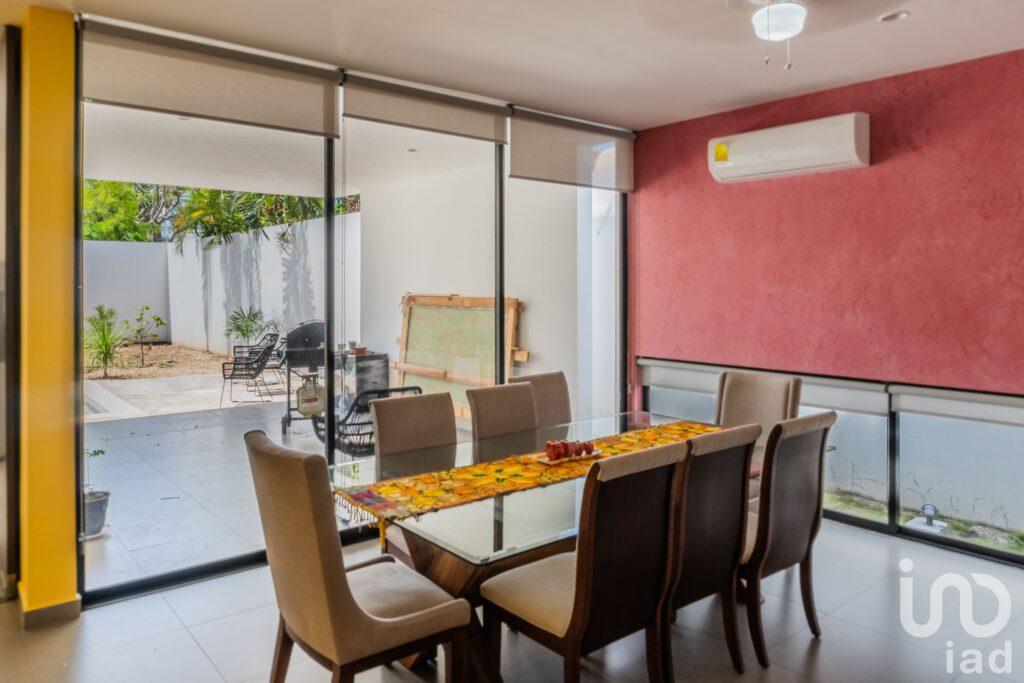 CASA EN VENTA DENTRO RESIDENCIAL AL NORTE DE LA CIUDAD DE MERIDA YUCATAN