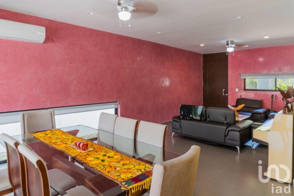 CASA EN VENTA DENTRO RESIDENCIAL AL NORTE DE LA CIUDAD DE MERIDA YUCATAN