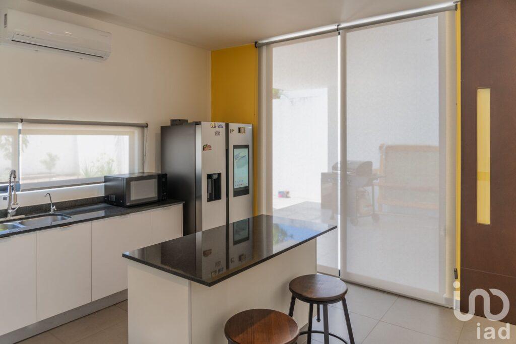 CASA EN VENTA DENTRO RESIDENCIAL AL NORTE DE LA CIUDAD DE MERIDA YUCATAN