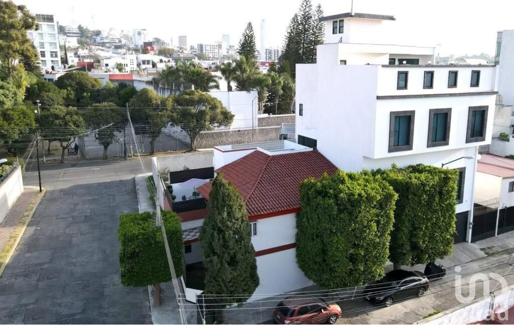 HERMOSA CASA CON OFICINAS EN PUEBLA