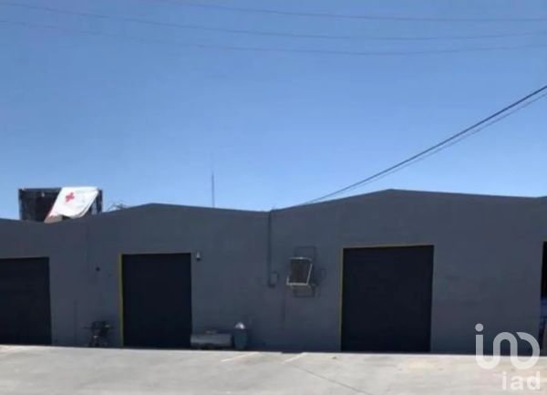 Renta de Bodega 200 m² con acceso para tráiler en Blvd. Óscar Flores