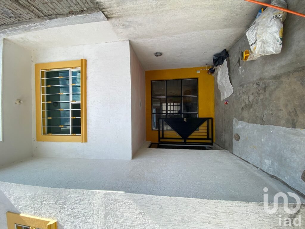 SE VENDE CASA EN PRIMO TAPIA ORIENTE A UNA CUADRA DE LA MADERO SALIDA A CHARO MORELIA