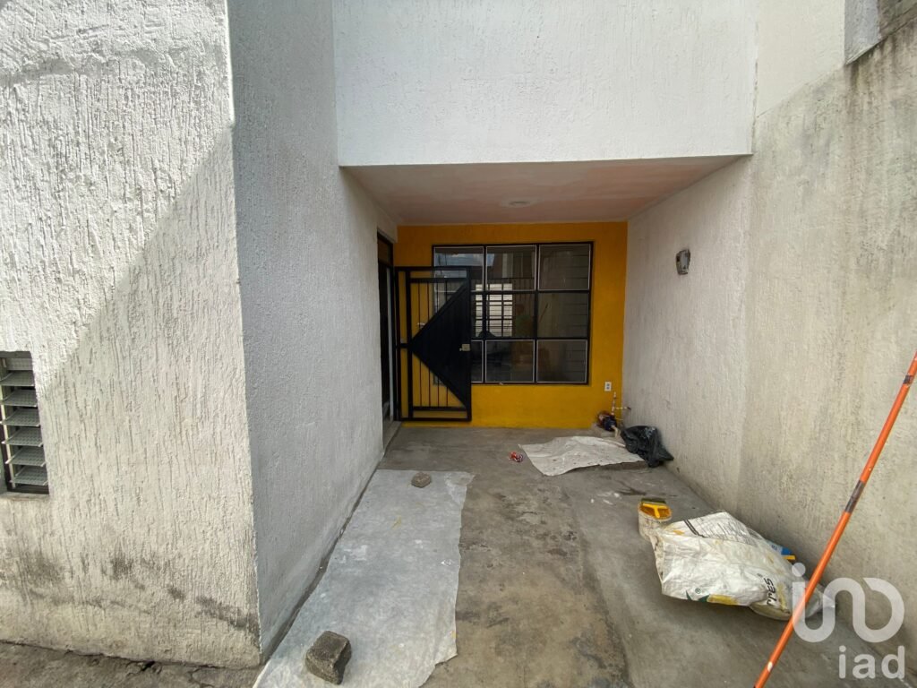 SE VENDE CASA EN PRIMO TAPIA ORIENTE A UNA CUADRA DE LA MADERO SALIDA A CHARO MORELIA - 2220923 casas en venta se vende casa en primo tapia oriente a una cuadra de la madero salida a charo morelia 246875