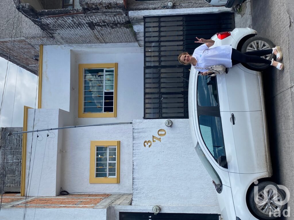 SE VENDE CASA EN PRIMO TAPIA ORIENTE A UNA CUADRA DE LA MADERO SALIDA A CHARO MORELIA