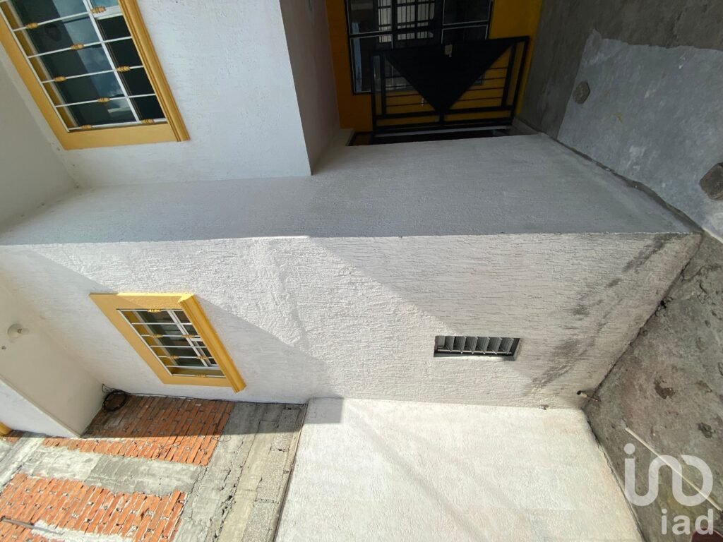 SE VENDE CASA EN PRIMO TAPIA ORIENTE A UNA CUADRA DE LA MADERO SALIDA A CHARO MORELIA