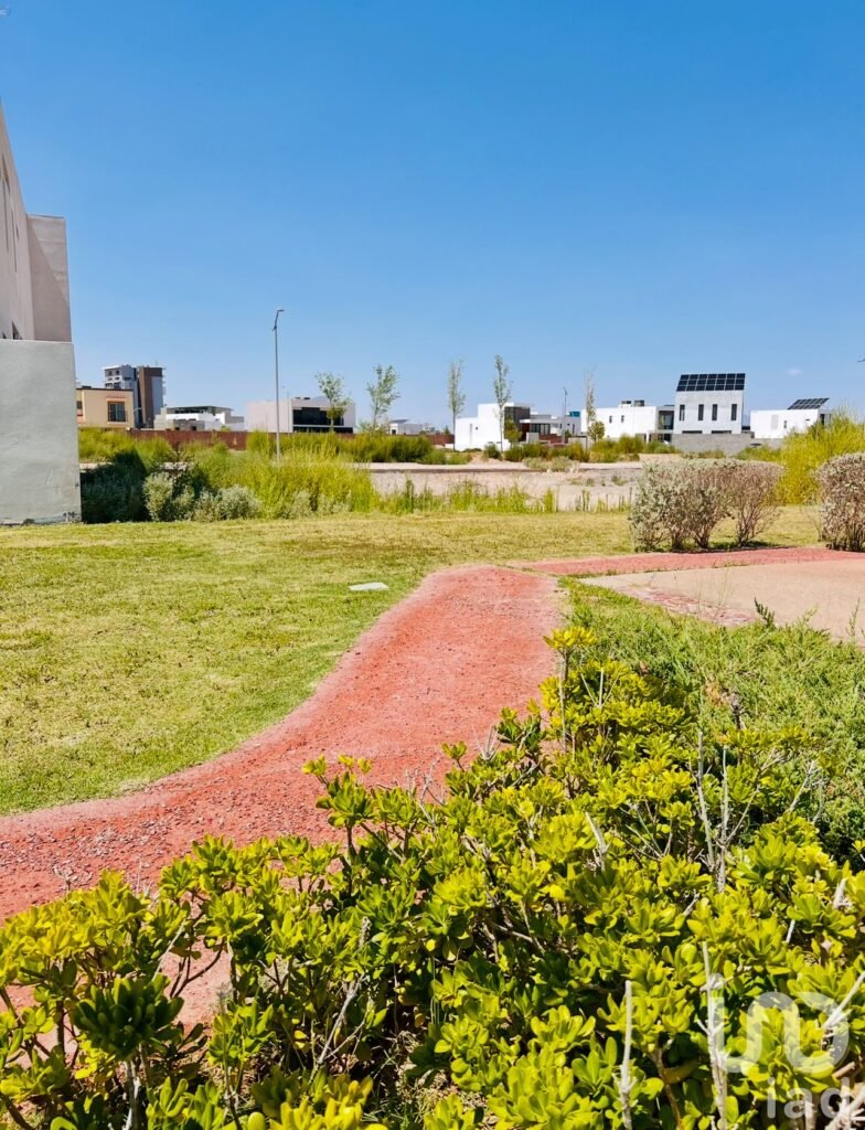 EN VENTA TERRENO RESIDENCIAL CON LAGO PRIVADO ALTOZANO EL NUEVO JUAREZ LT 55