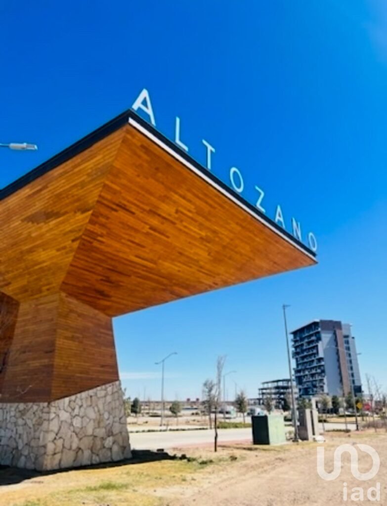 EN VENTA TERRENO RESIDENCIAL CON LAGO PRIVADO ALTOZANO EL NUEVO JUAREZ LT 55