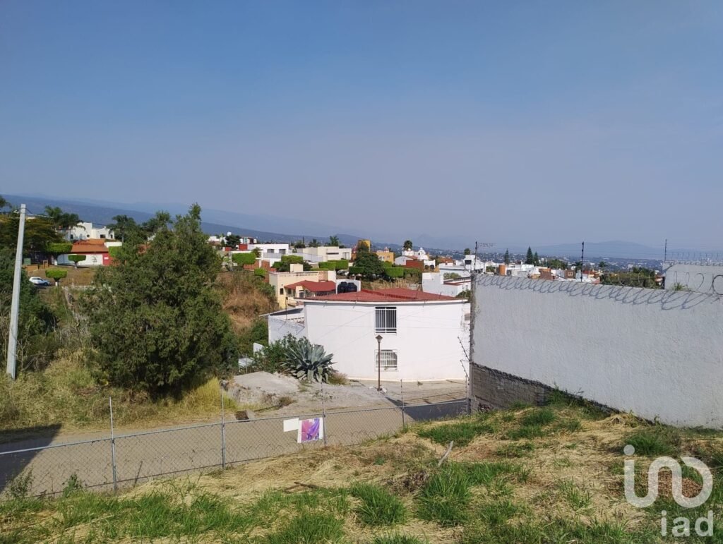 Terreno en Venta, Condominio Residencial con Vigilancia, Zona Norte, Cuernavaca