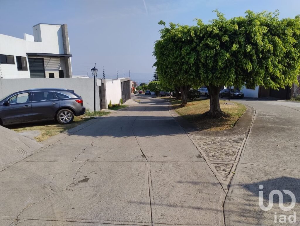 Terreno en Venta, Condominio Residencial con Vigilancia, Zona Norte, Cuernavaca