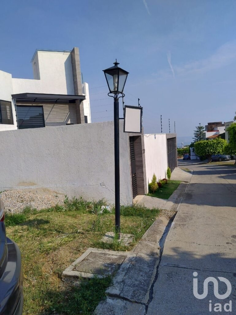 Terreno en Venta, Condominio Residencial con Vigilancia, Zona Norte, Cuernavaca